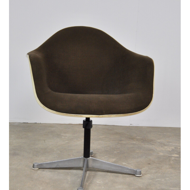 Vintage armchair by Eames for Herman Miller in fiberglass and metal 1970 n