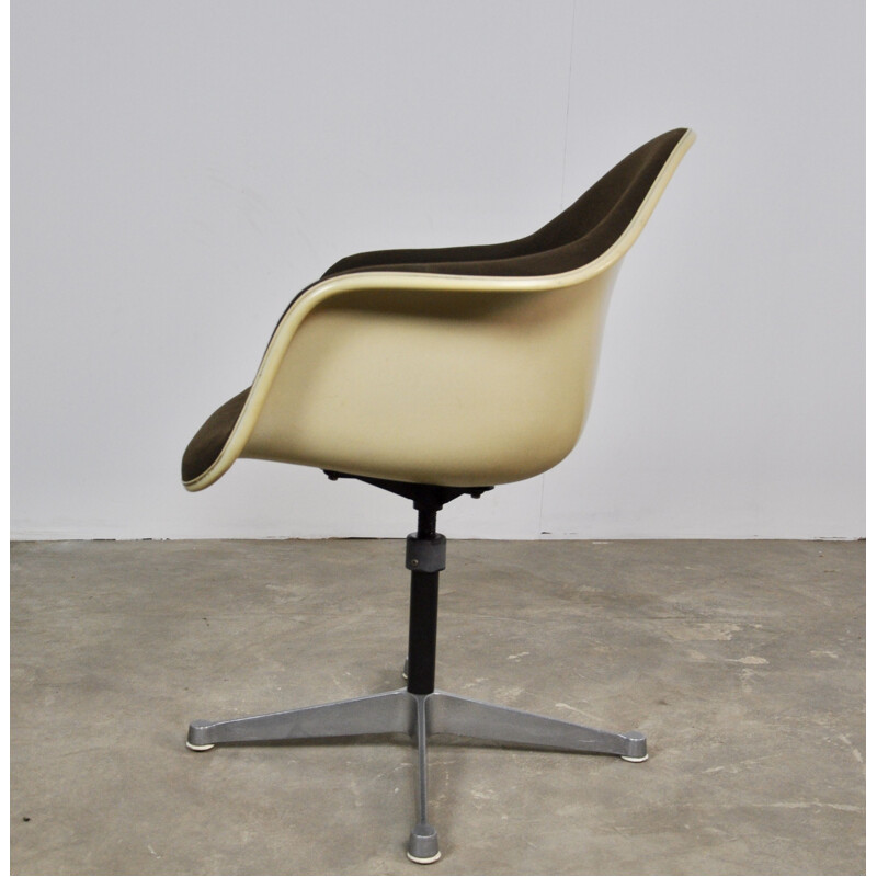 Vintage armchair by Eames for Herman Miller in fiberglass and metal 1970 n
