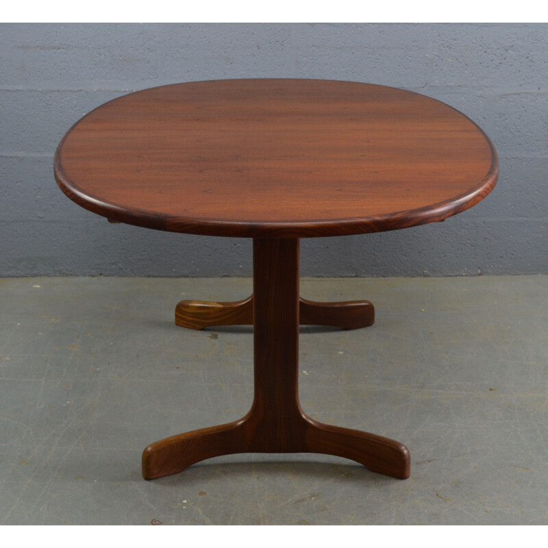 Table vintage ovale par G Plan en teck 1970
