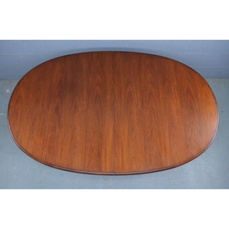 Table vintage ovale par G Plan en teck 1970