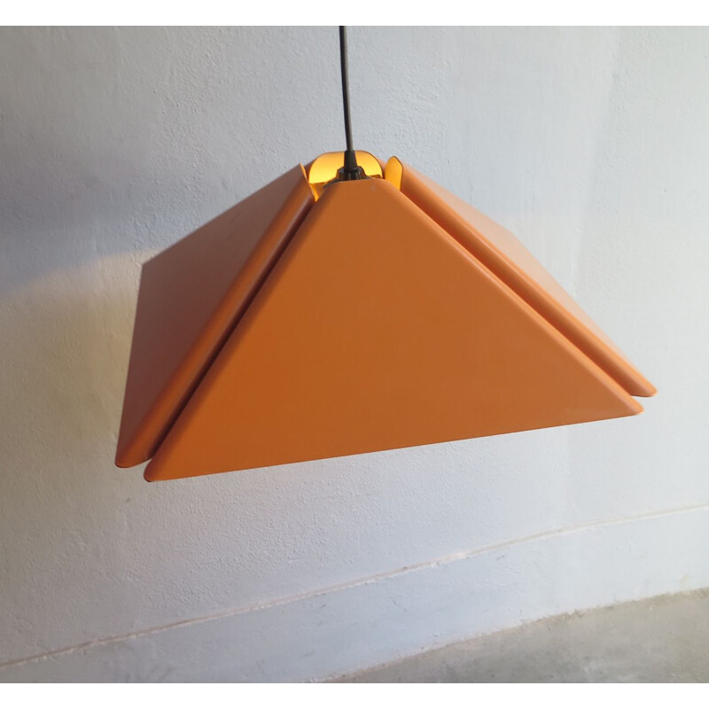 Yellow mustard pendant lamp in metal