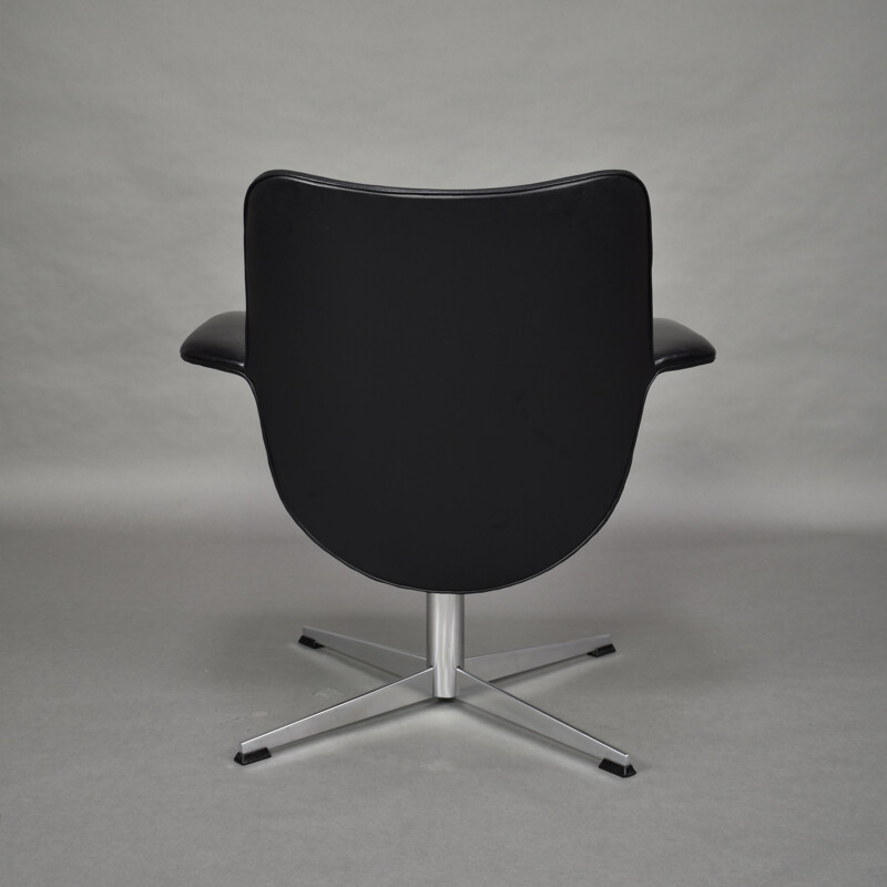 Black swiveling armchair by Topform