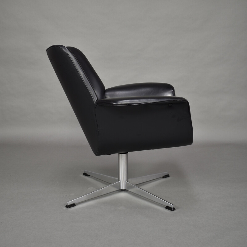 Black swiveling armchair by Topform