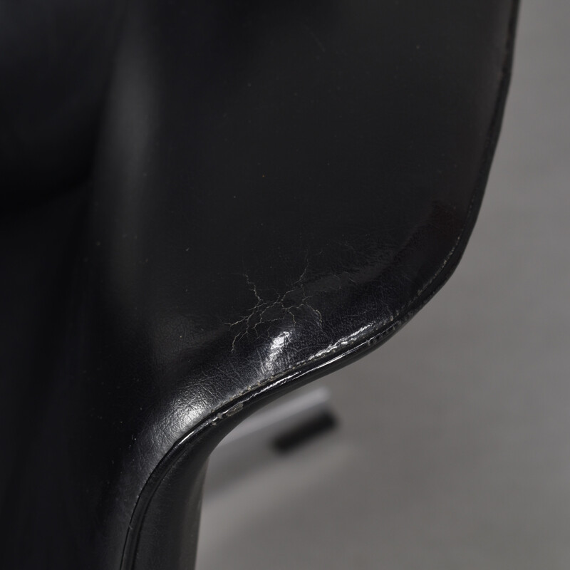 Black swiveling armchair by Topform