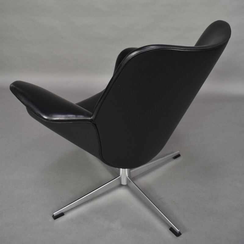 Black swiveling armchair by Topform