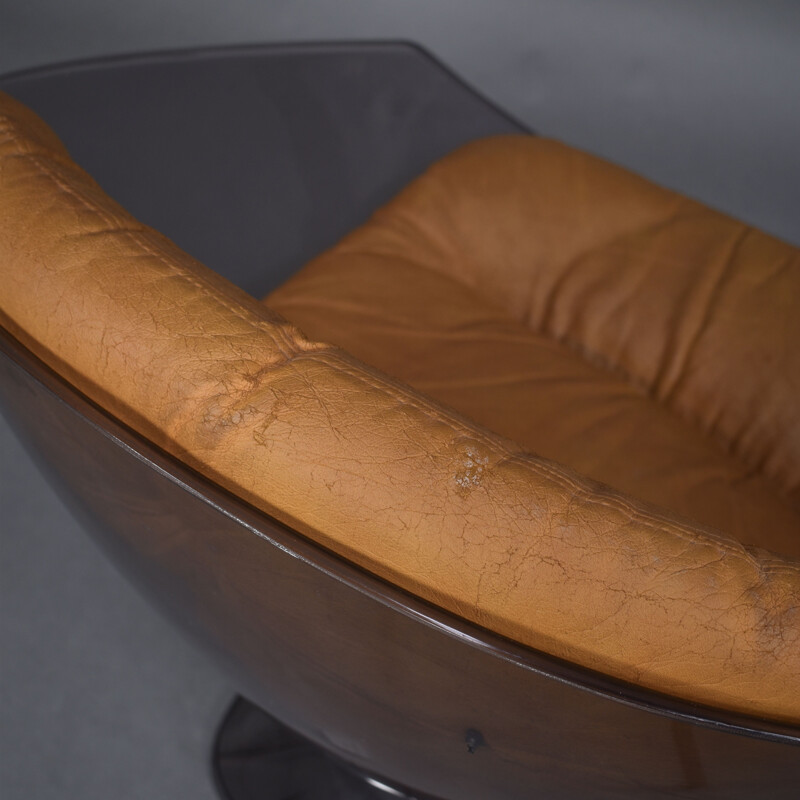 Club chair in plastic by Raphaël Raffel