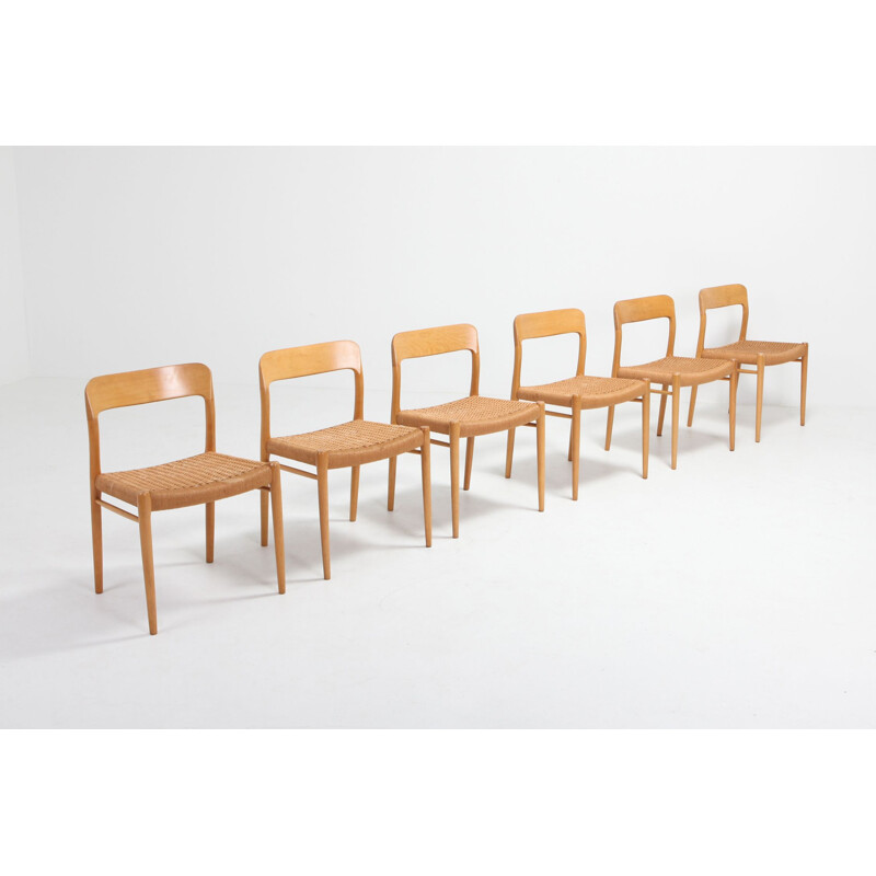 Suite de 6 chaises en chêne par Niels O. Möller