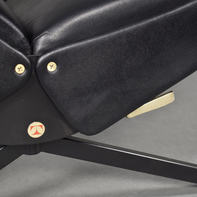 Fauteuil P40 noir par Osvalo Borsani pour Tecno