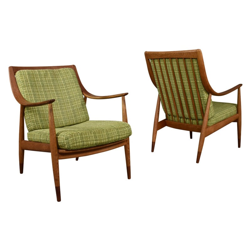 Paire de fauteuils FD-146 verts par Hvidt & Molgaard