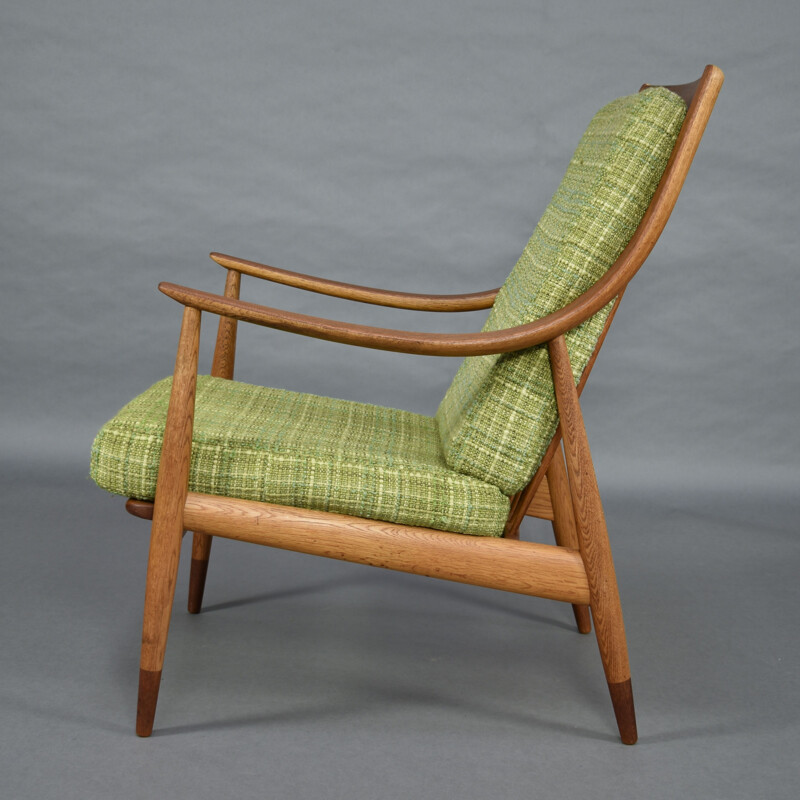 Paire de fauteuils FD-146 verts par Hvidt & Molgaard