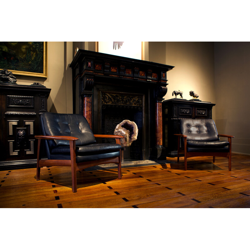 Pair of Scandinavian armchairs in black leather and teak