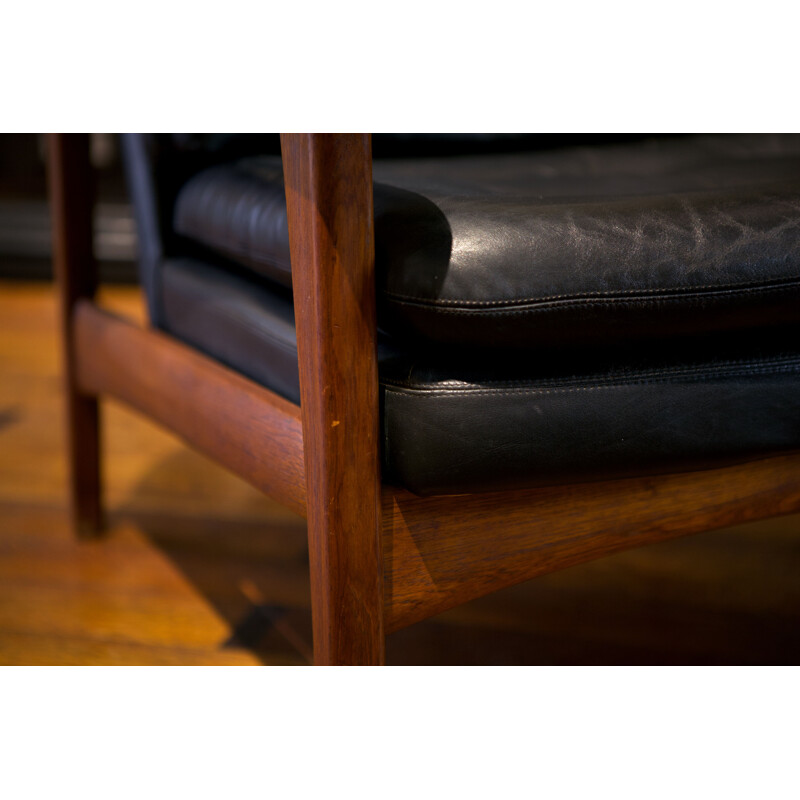 Pair of Scandinavian armchairs in black leather and teak