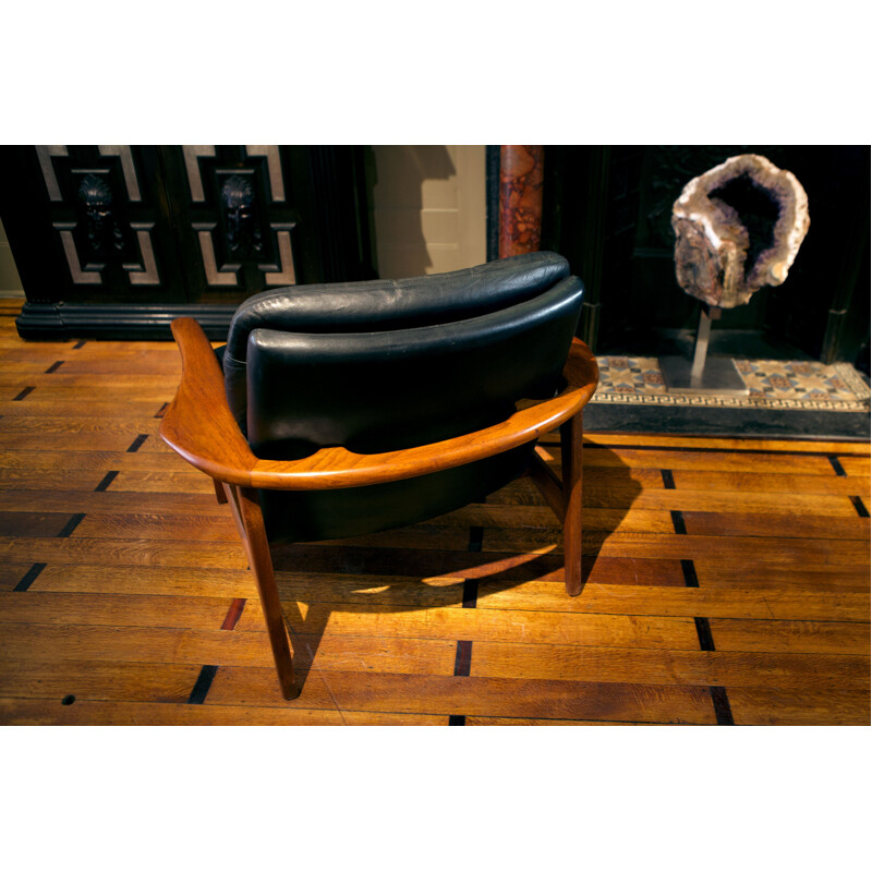 Pair of Scandinavian armchairs in black leather and teak