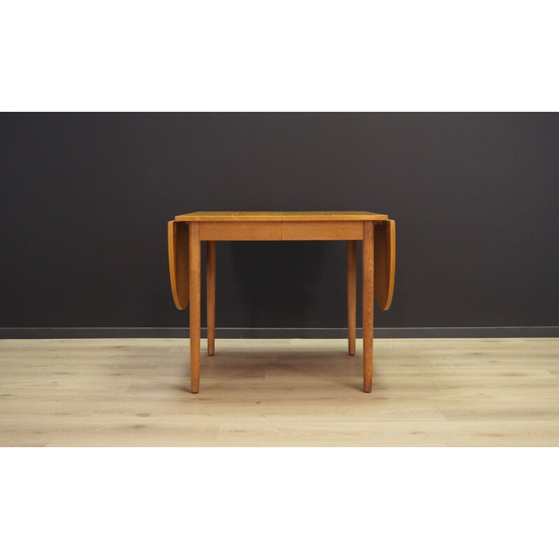 Danish extendable table in ashwood