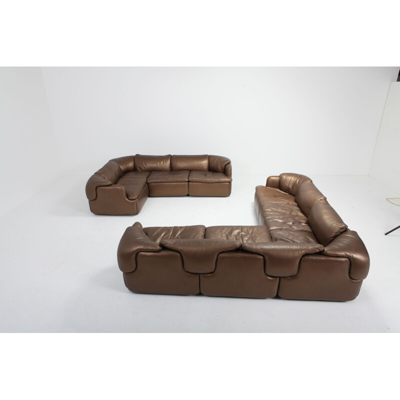 Confidential sofa in bronze leather by Saporiti