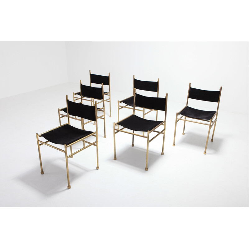 Suite de 6 chaises en velours noir et laiton par Luciano Frigerio