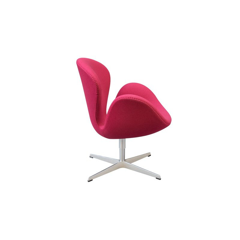 Pink Swan chair by Arne Jacobsen for Fritz Hansen