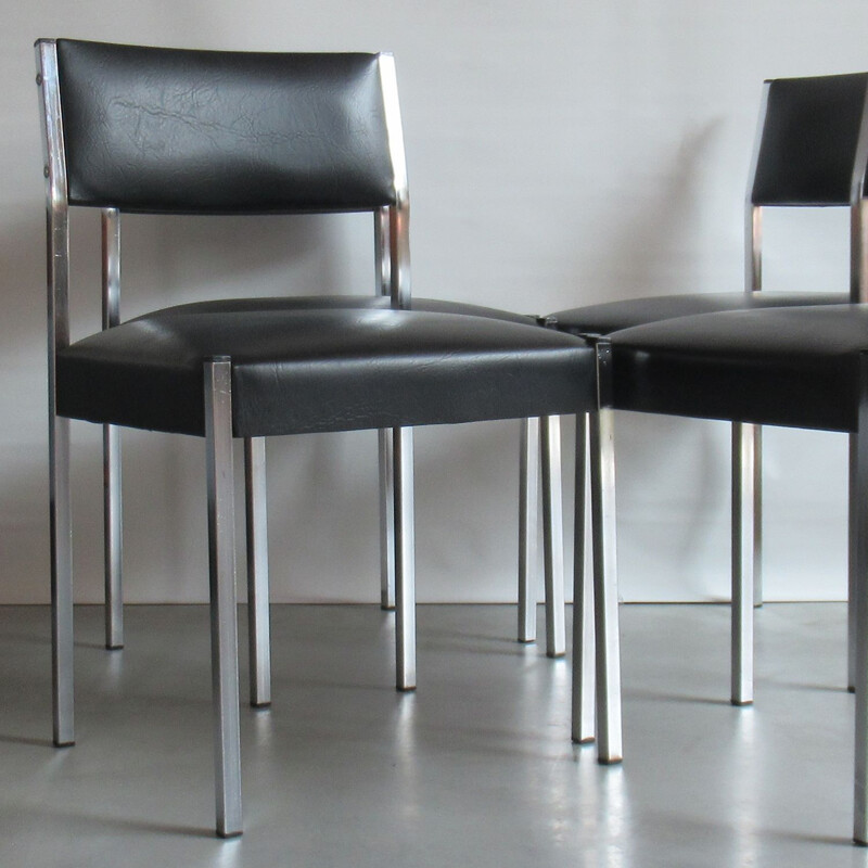 Suite de 4 chaises vintage modèle Roma par Pierre Guariche pour Meurop