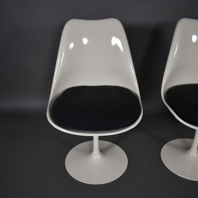 Set of 3 vintage Tulip chairs by Eero Saarinen for Knoll