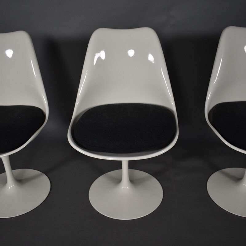 Set of 3 vintage Tulip chairs by Eero Saarinen for Knoll
