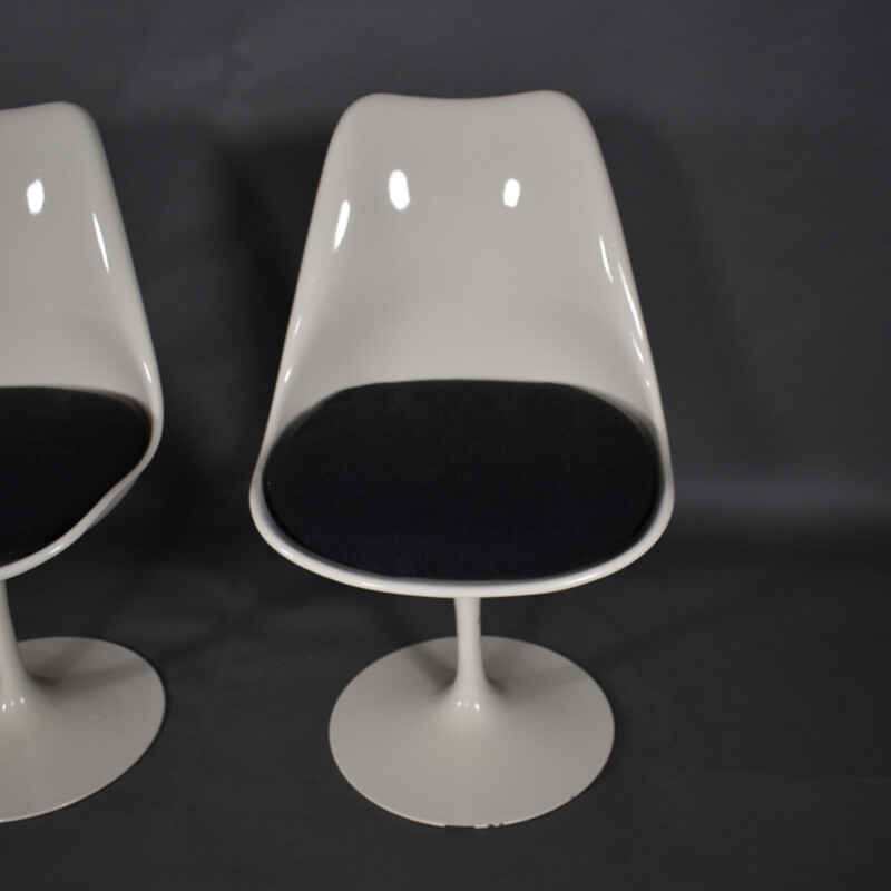 Set of 3 vintage Tulip chairs by Eero Saarinen for Knoll