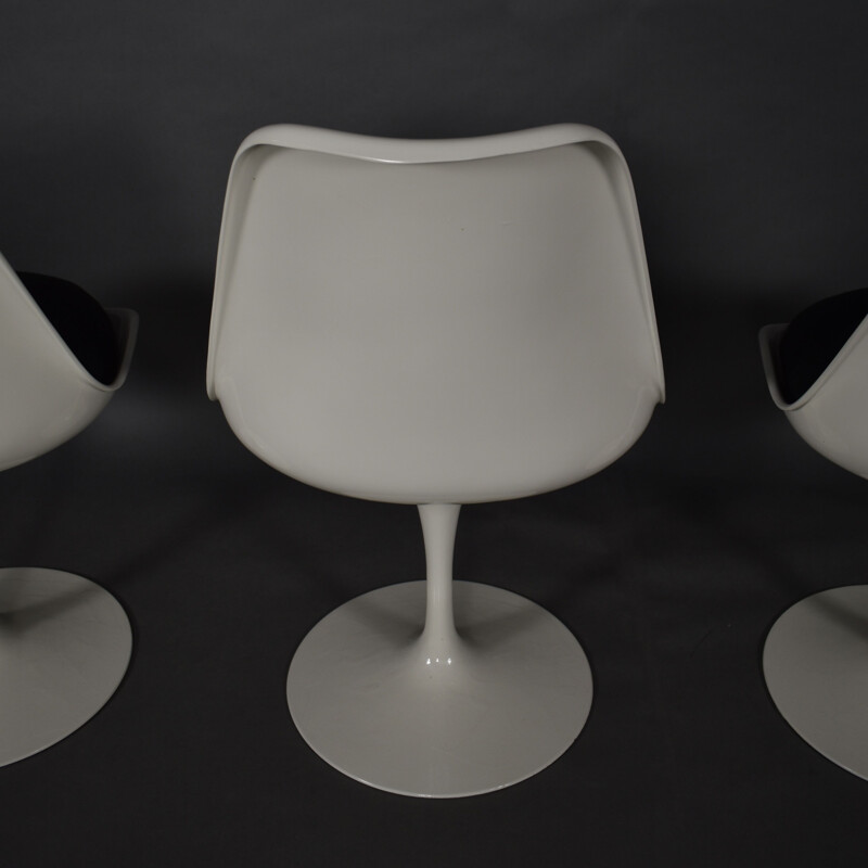 Set of 3 vintage Tulip chairs by Eero Saarinen for Knoll