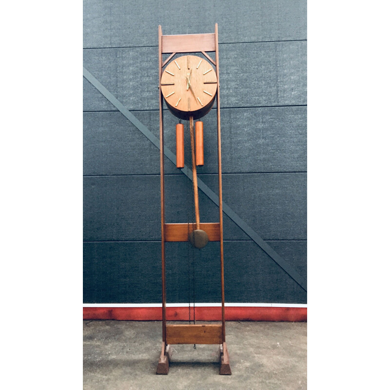 Horloge vintage en teck à balancier et contrepoids scandinave 