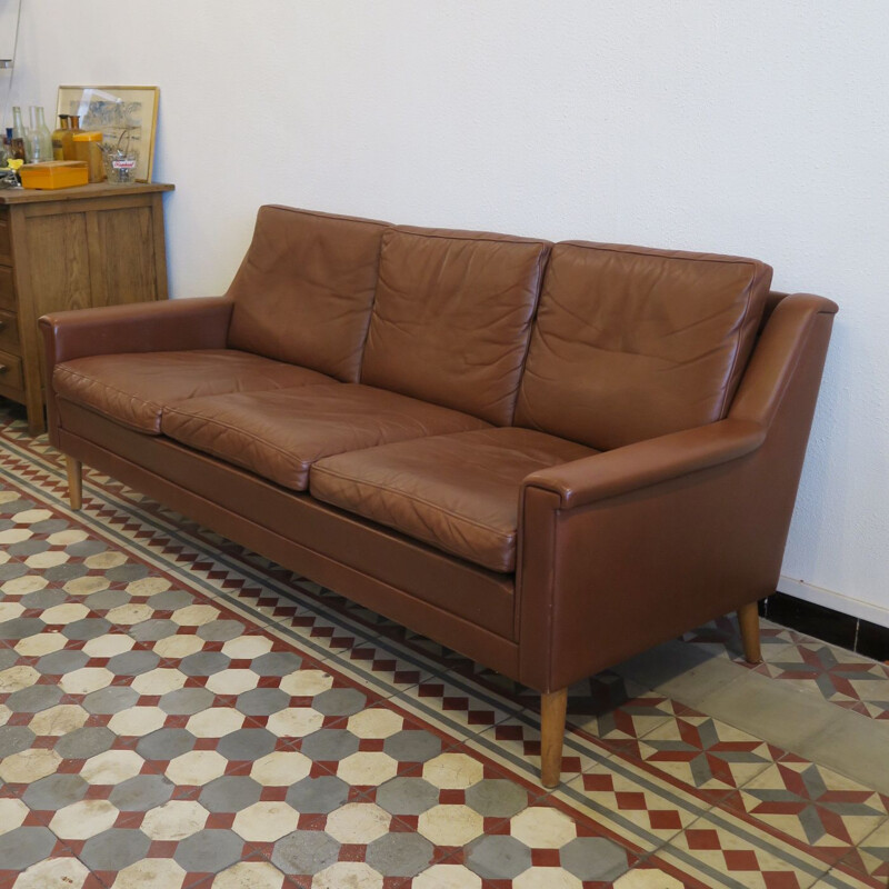 Canapé vintage scandinave en cuir marron et bois 1980