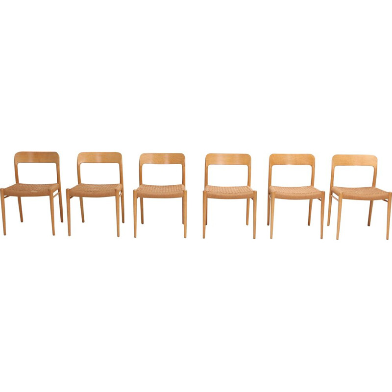 Suite de 6 chaises en chêne par Niels O. Möller