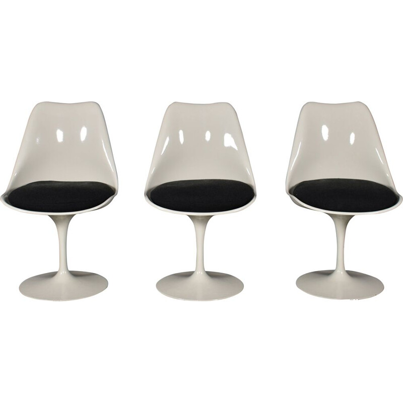 Set of 3 vintage Tulip chairs by Eero Saarinen for Knoll