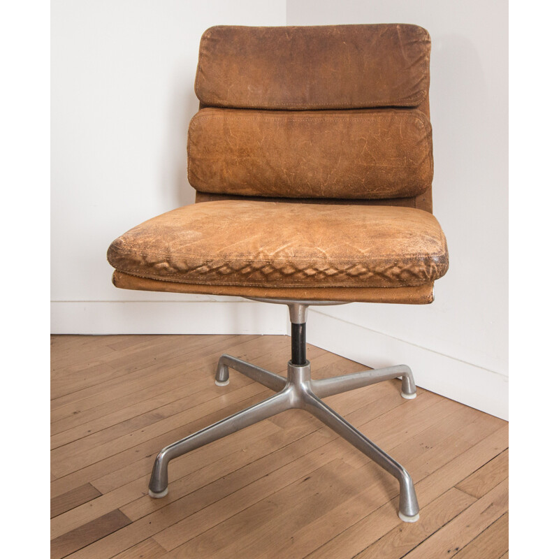 Vintage desk chair Soft Pad EA 205 by Charles and Ray Eames for Herman Miller
