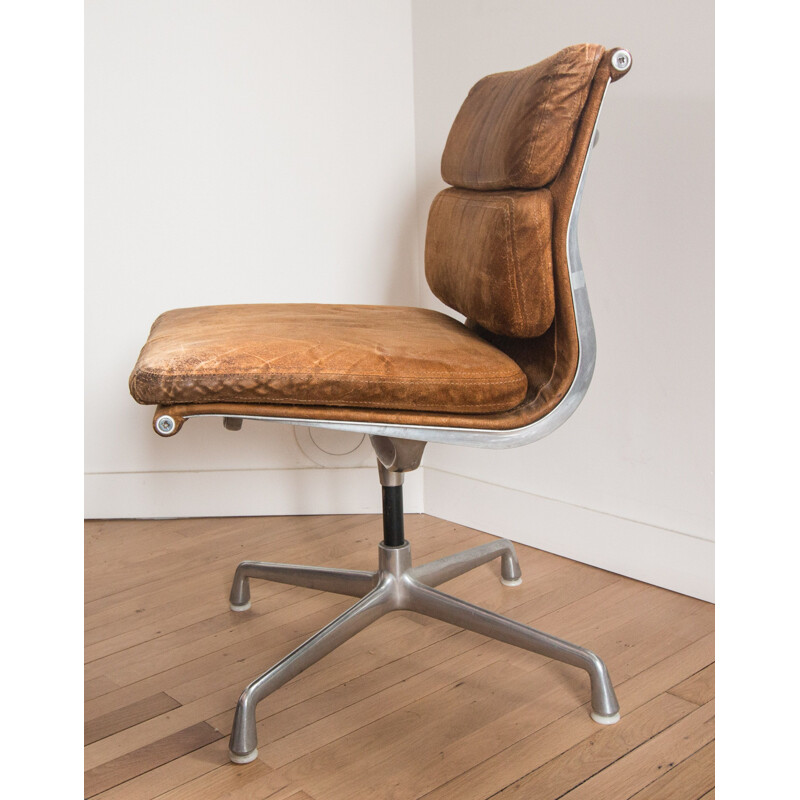 Vintage desk chair Soft Pad EA 205 by Charles and Ray Eames for Herman Miller
