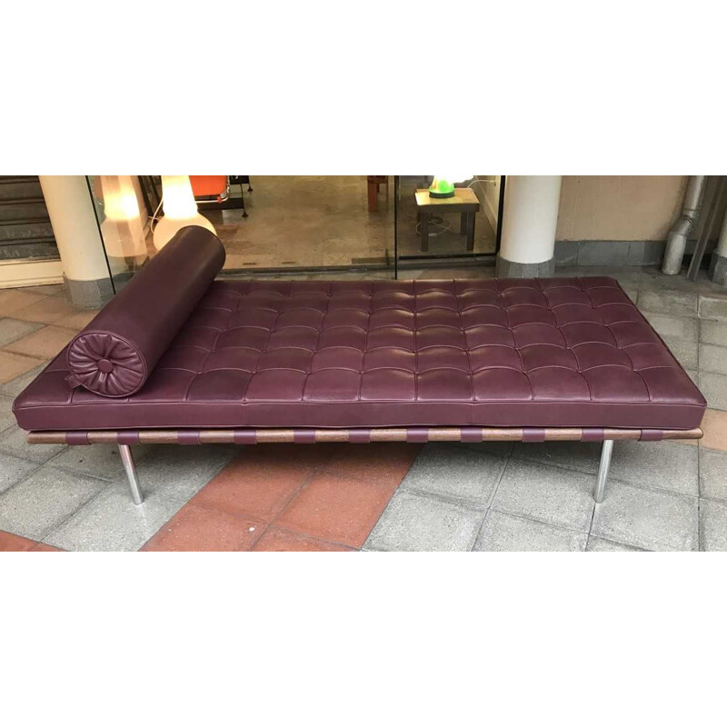 Vintage daybed for Knoll in red leather