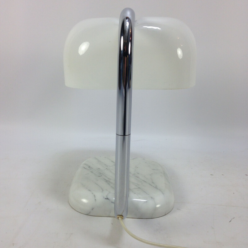 Lampe vintage pour Guzzini en marbre blanc et métal 1970