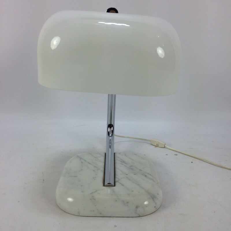 Lampe vintage pour Guzzini en marbre blanc et métal 1970