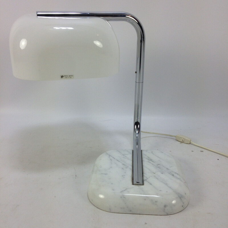 Lampe vintage pour Guzzini en marbre blanc et métal 1970