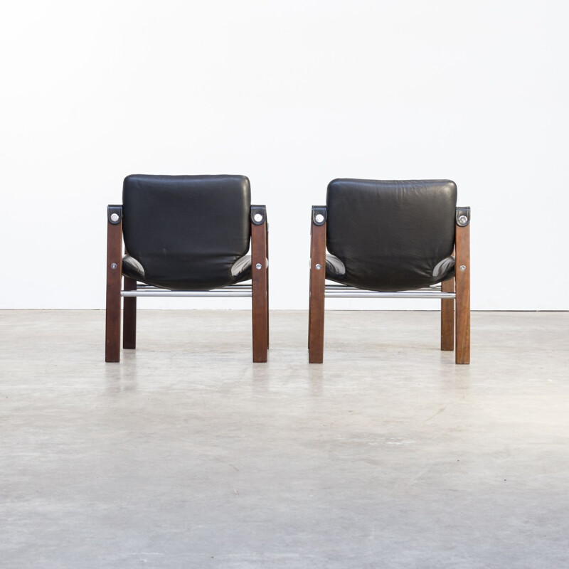 Set of 2 Chelsea armchairs in black leather by Maurice Burke for Pozza 