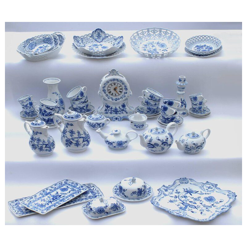 Set of 305 vintage zwiebelmuste porcelain tableware by Meissen, Germany 1992