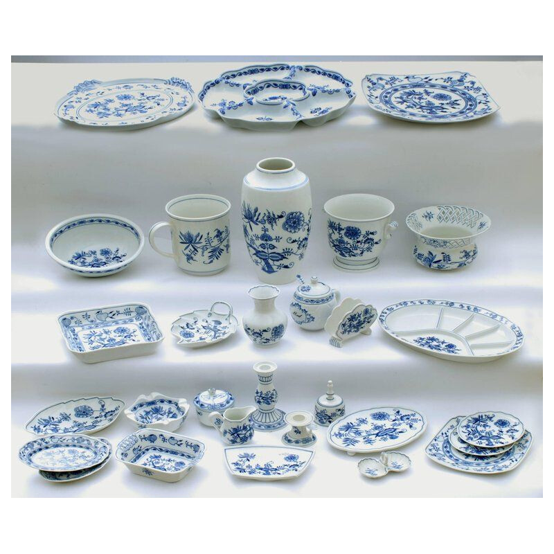 Set of 305 vintage zwiebelmuste porcelain tableware by Meissen, Germany 1992