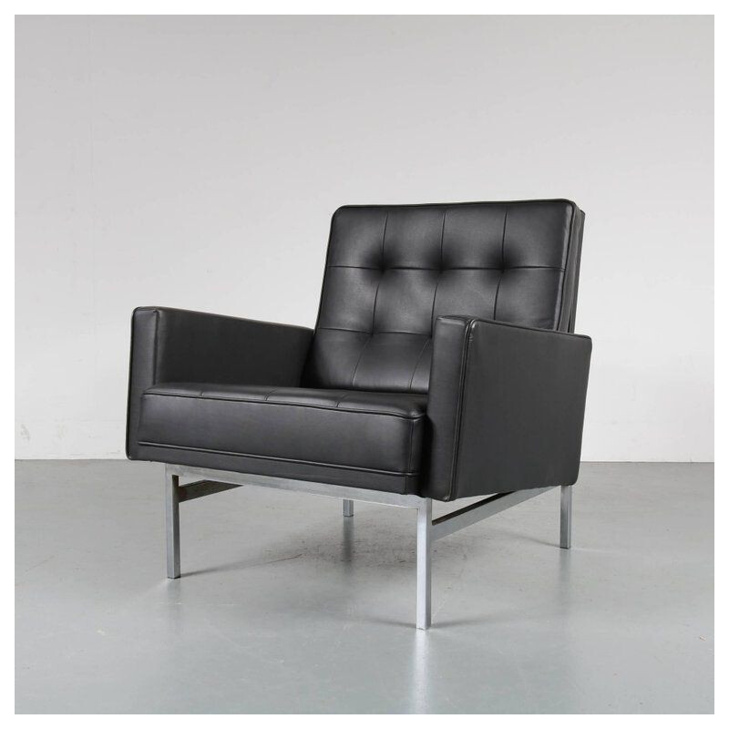 Vintage black leather armchair by Florence Knoll