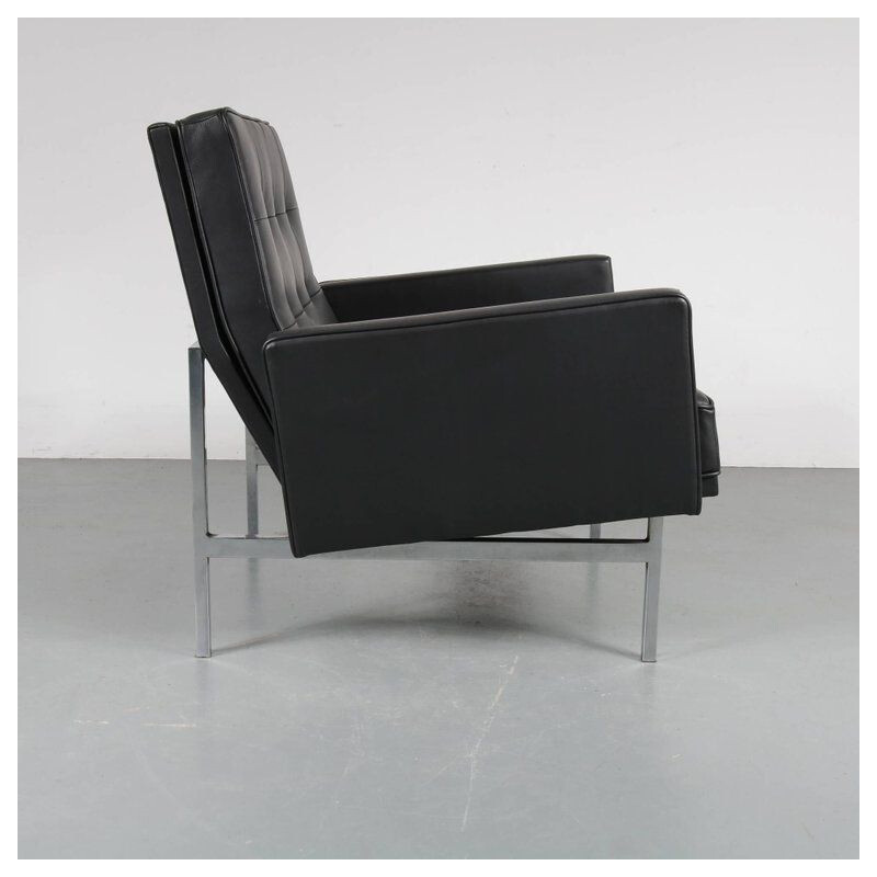 Vintage black leather armchair by Florence Knoll