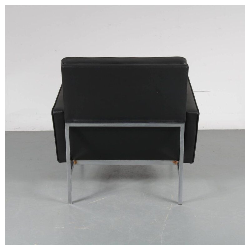 Vintage black leather armchair by Florence Knoll