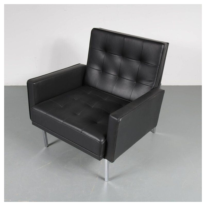 Vintage black leather armchair by Florence Knoll