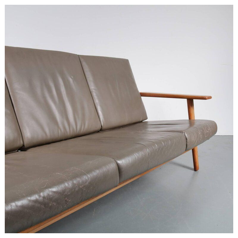 Canapé 3 places en cuir gris par Hans J. Wegner pour GETAMA