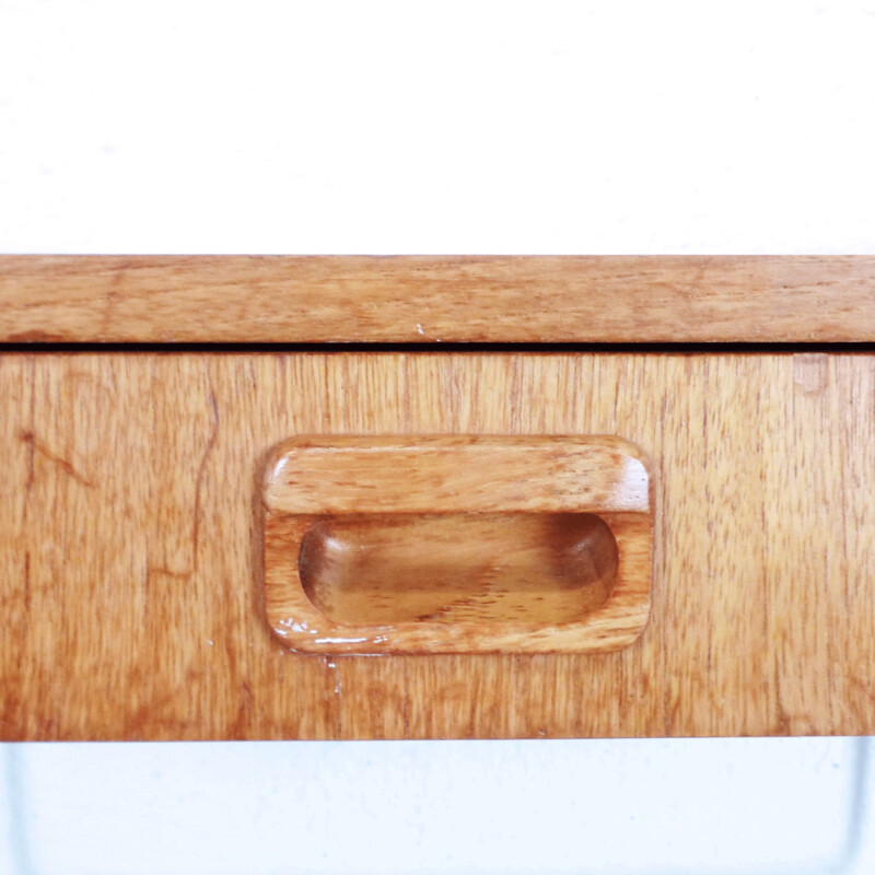 Hanging bedside table in teak