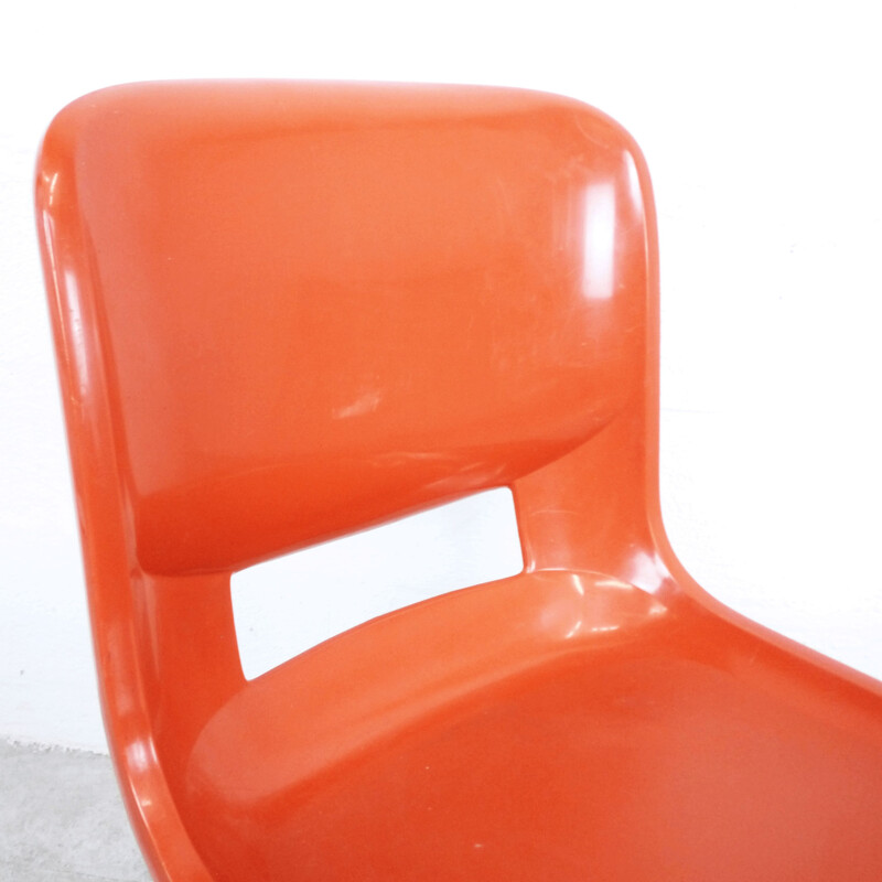 Chaise d'écolier orange en plastique par ISKU OY