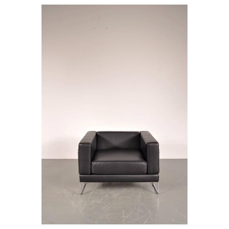 Black armchair in leather by Kwok Hoï Chan for Steiner
