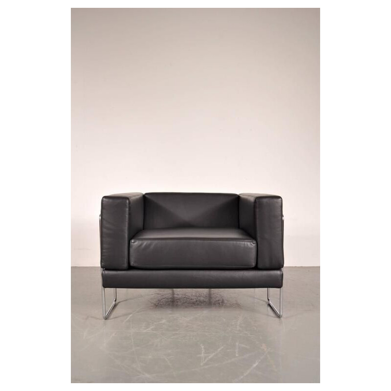 Black armchair in leather by Kwok Hoï Chan for Steiner