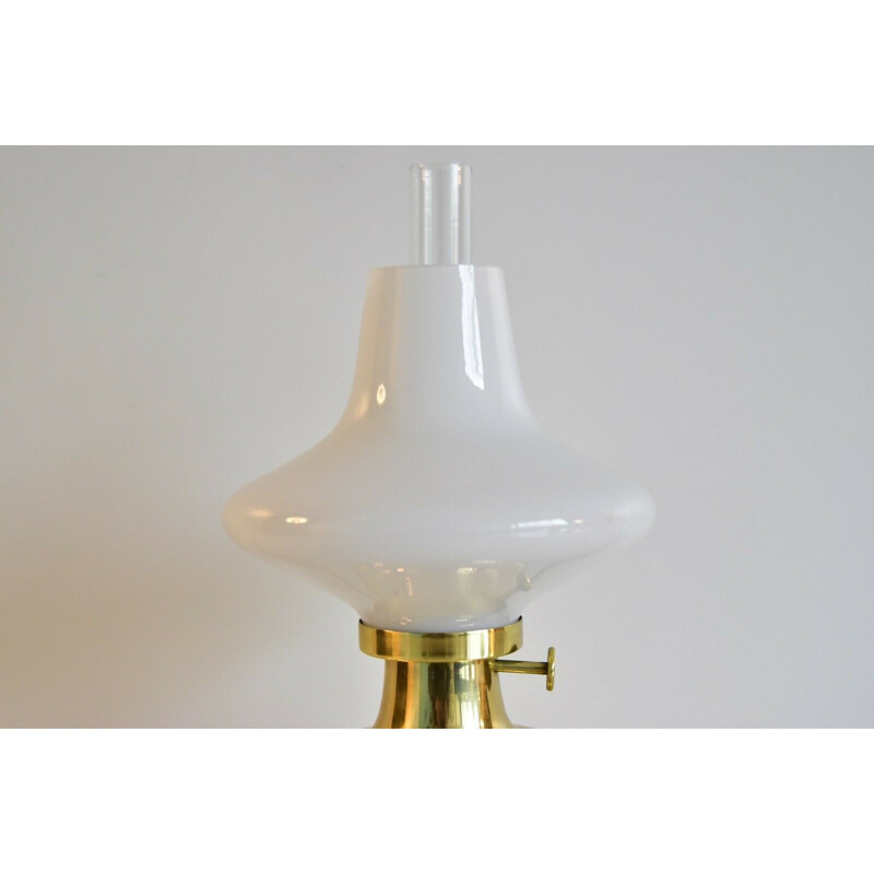 Lampe vintage à huile Petronella pour Louis Poulsen en verre et laiton 1950