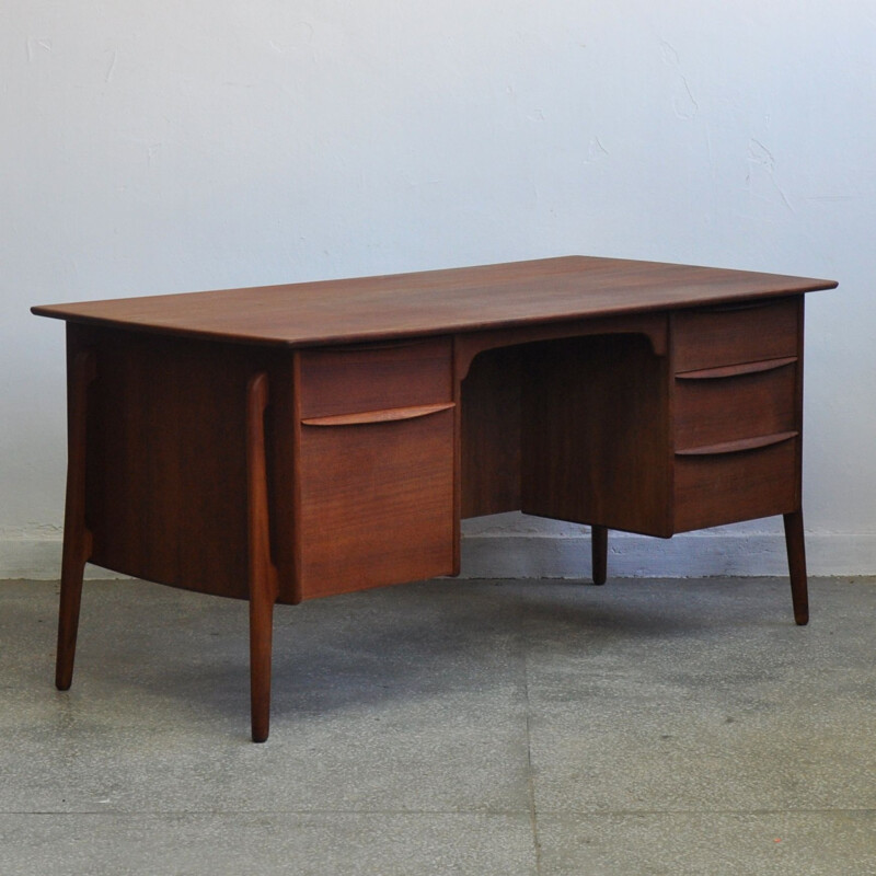 Vintage danish desk for Sigurd Hansen in teakwood 1950